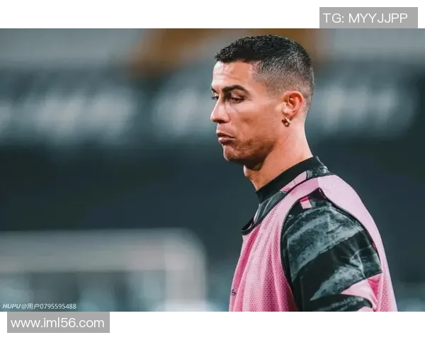 足球明星耳环造型卡通形象展示与时尚风格解析 足球明星耳环造型卡通形象展示与时尚风格解析