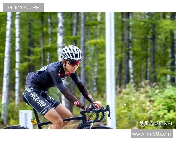 足球明星骑行风采高清图片展示尽显运动魅力与活力四射的青春气息 足球明星骑行风采高清图片展示尽显运动魅力与活力四射的青春气息